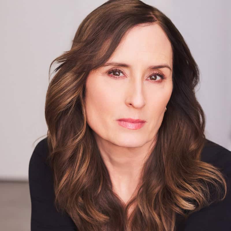 Headshot-3_800x800_acf_cropped Leslie Jones