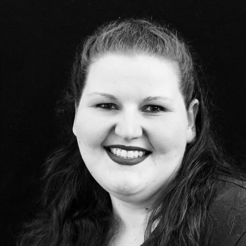 Headshot-scaled_800x800_acf_cropped Shari Snodgrass